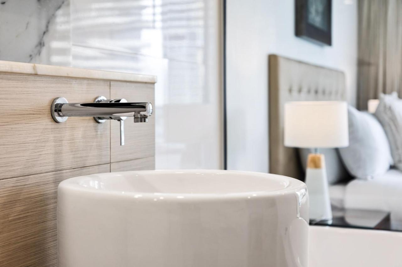 Luxury Living At The Oracle Apartment