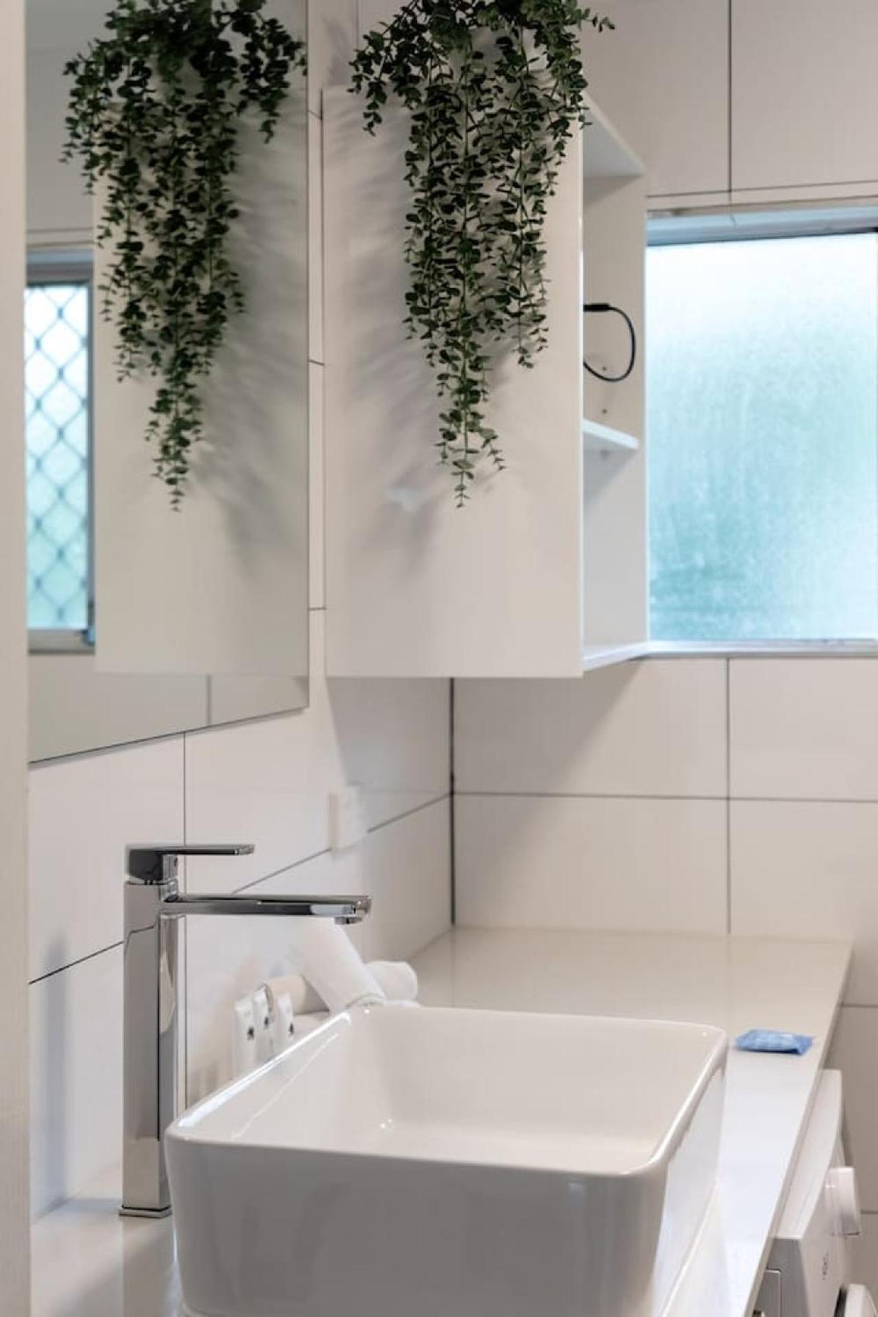 Coastal Comfort - Steps From The Gold Coast