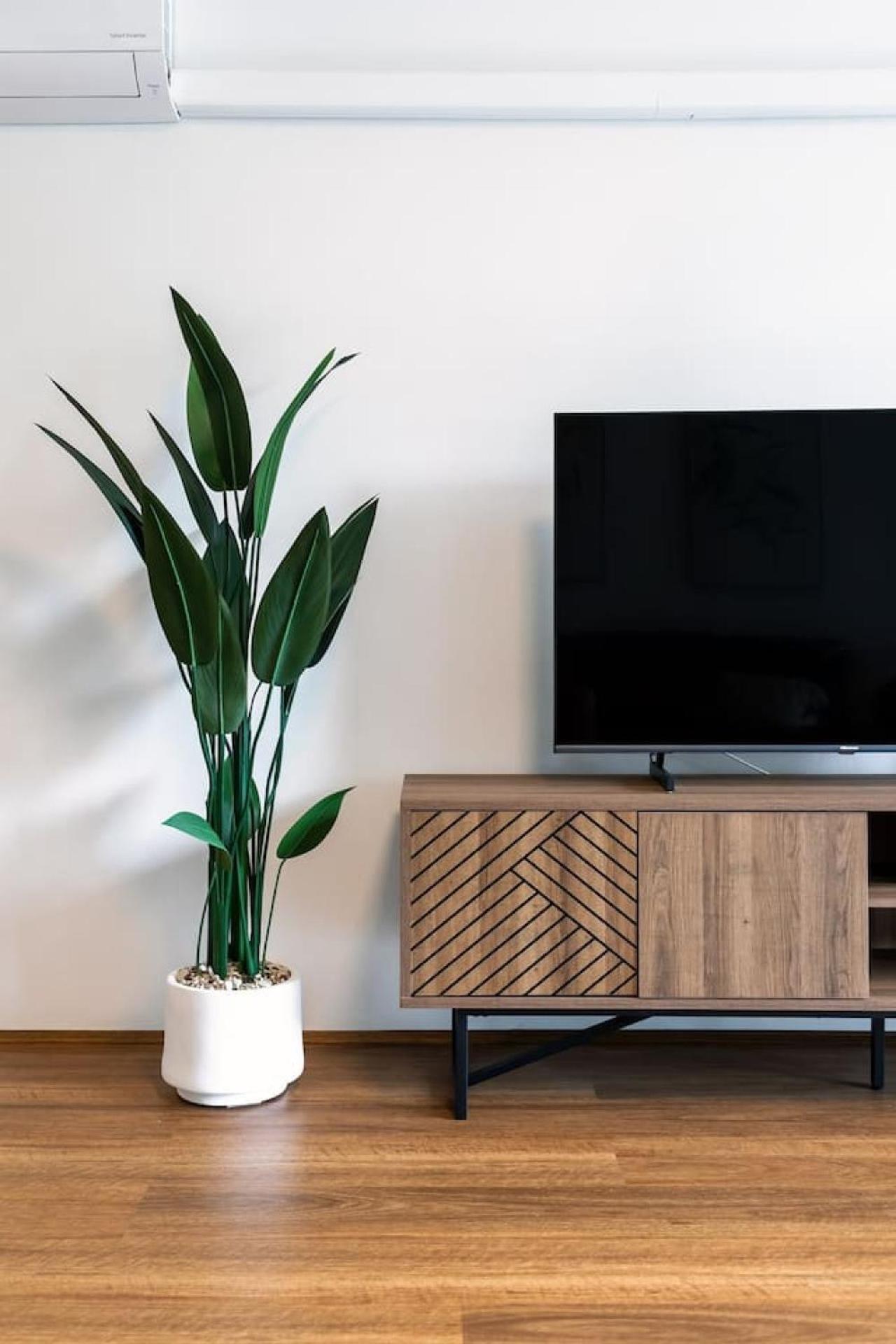 Coastal Comfort - Steps From The Gold Coast