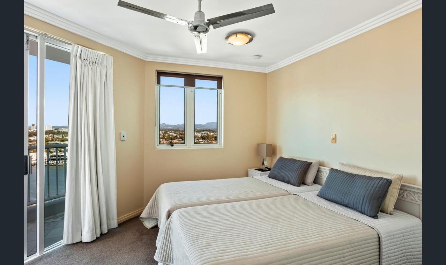 Superior Penthouse In Surfers Paradise On The