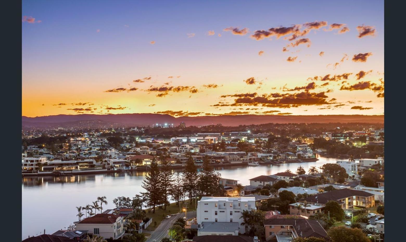 Superior Penthouse In Surfers Paradise On The