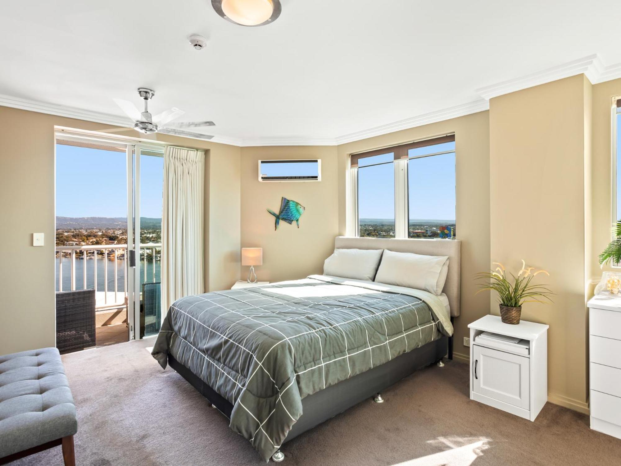 Superior Penthouse In Surfers Paradise On The *