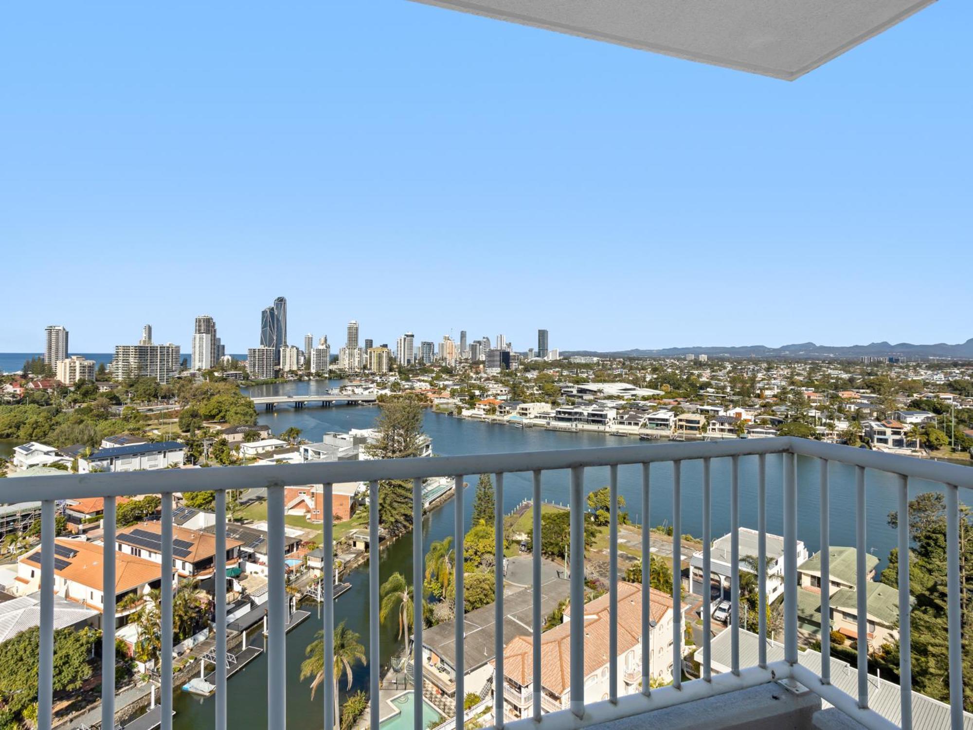Superior Penthouse In Surfers Paradise On The