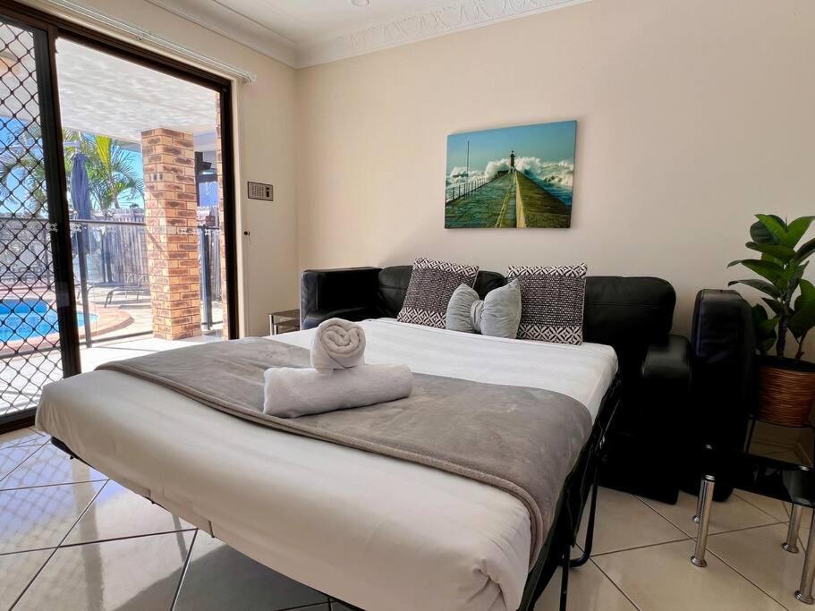 Waterfront Family House With Pool, Bbq Gold Coast