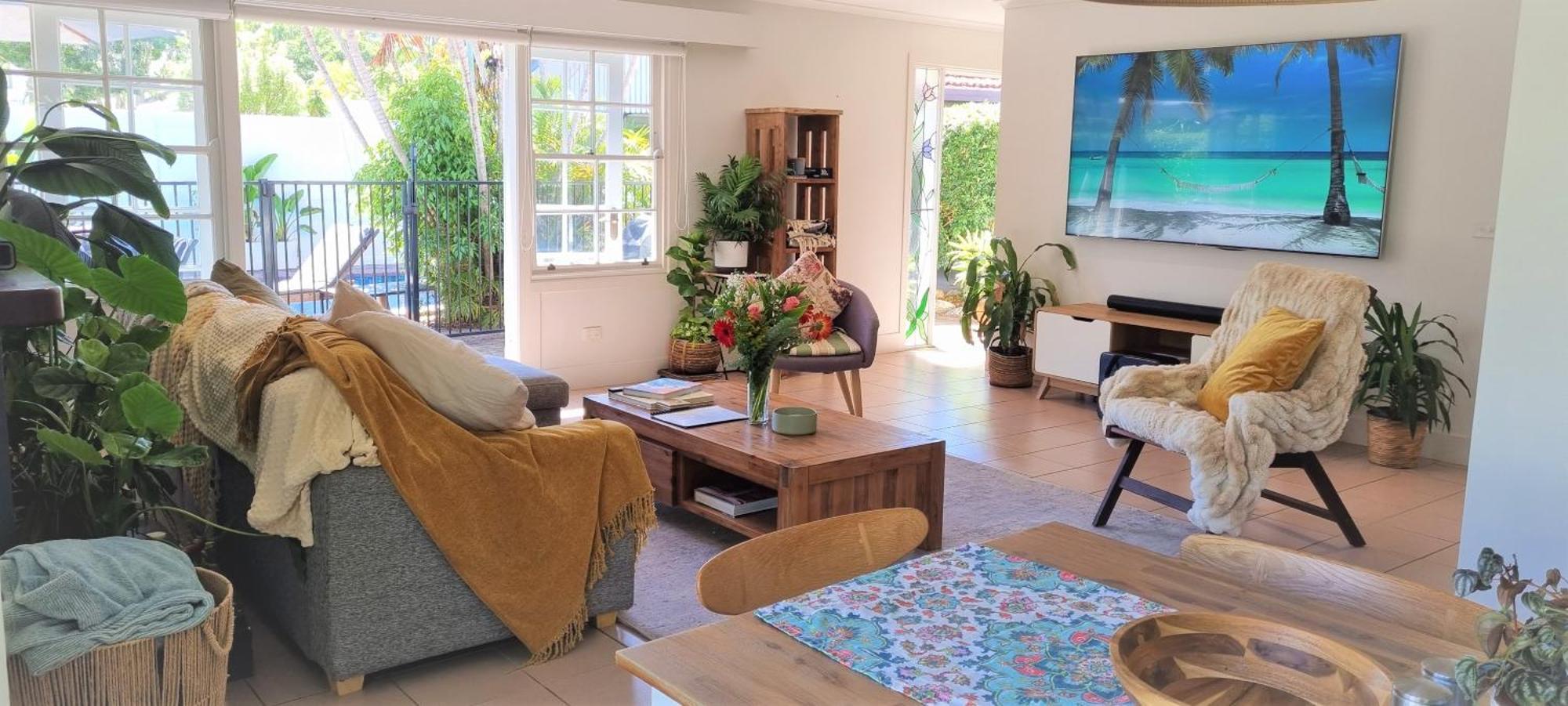 Holiday home Fab 4brm With Pool A 18 Min Walk To Gold Coast