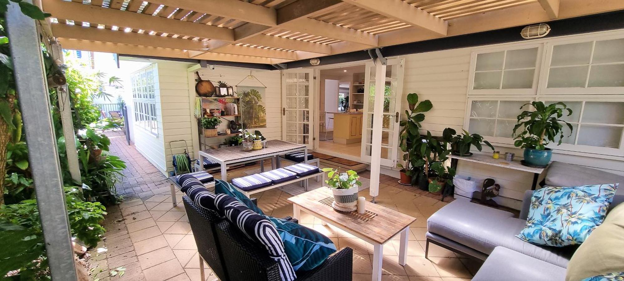 Fab 4brm With Pool A 18 Min Walk To Holiday home