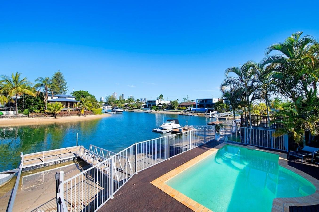 Sandy Shores - Large Family Retreat Holiday home Gold Coast