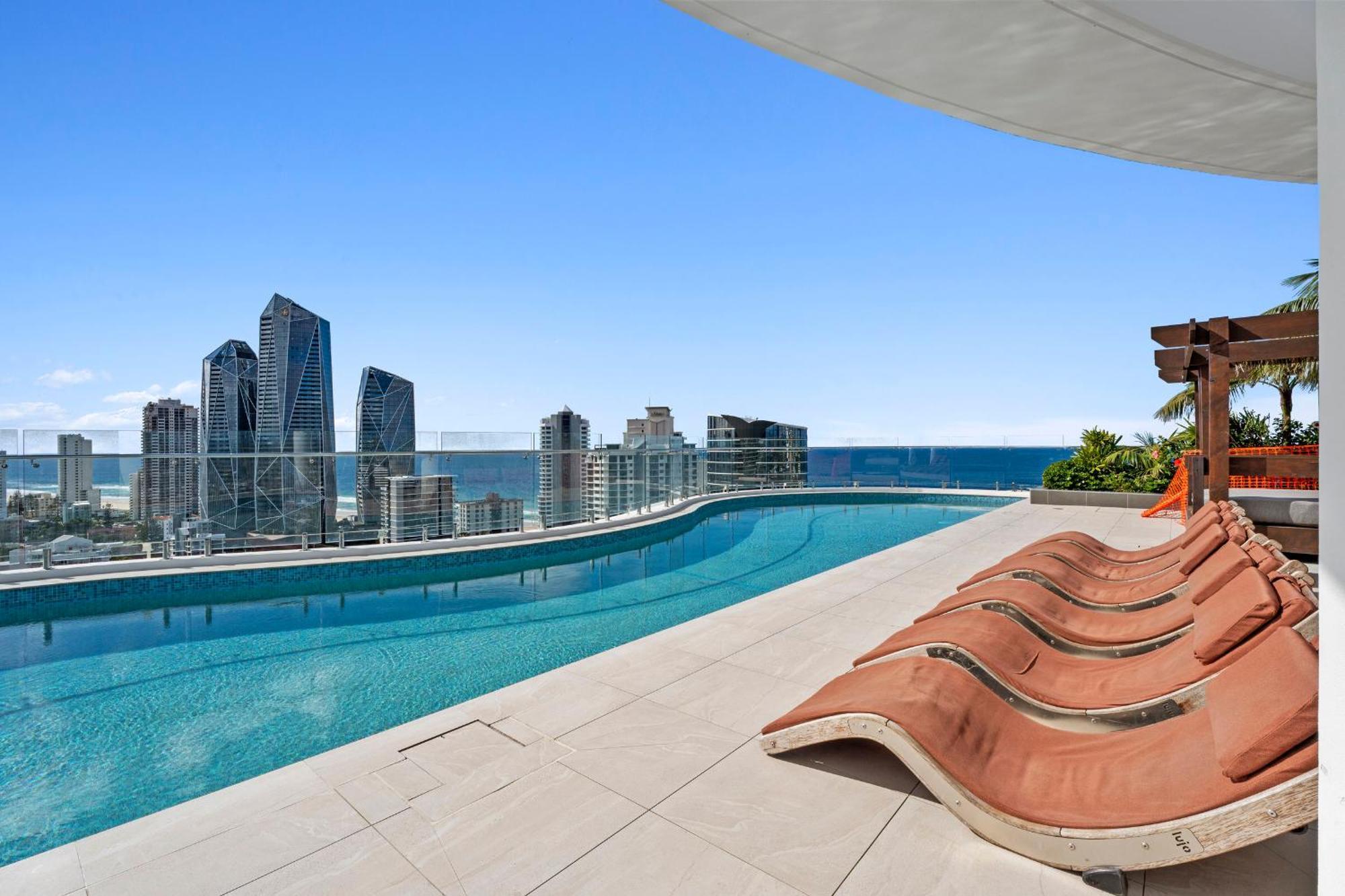 Modern 2-bedroom Private On Floor In Broadbeach *