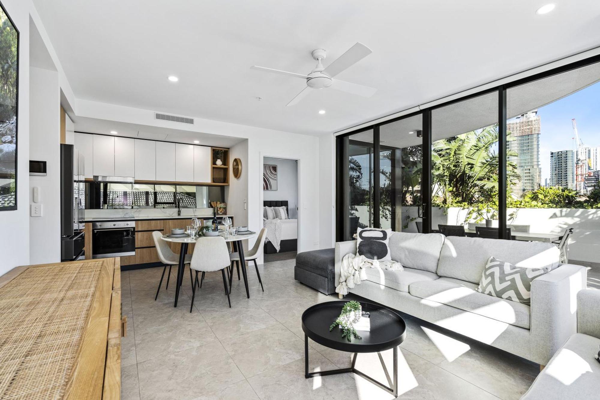 Modern 2-bedroom Private On Floor In Broadbeach Apartment Gold Coast