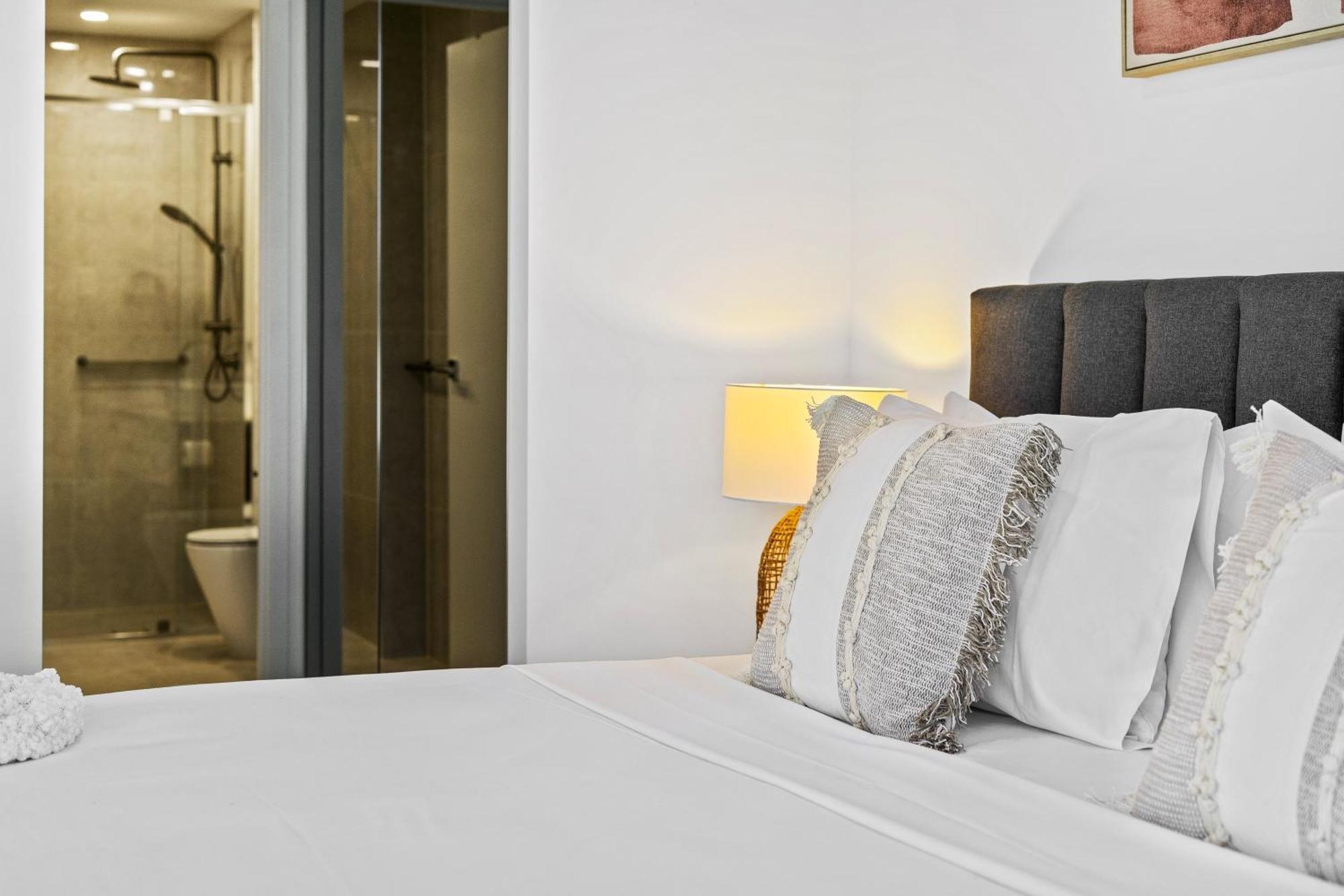 Apartment Modern 2-bedroom Private On Floor In Broadbeach Gold Coast
