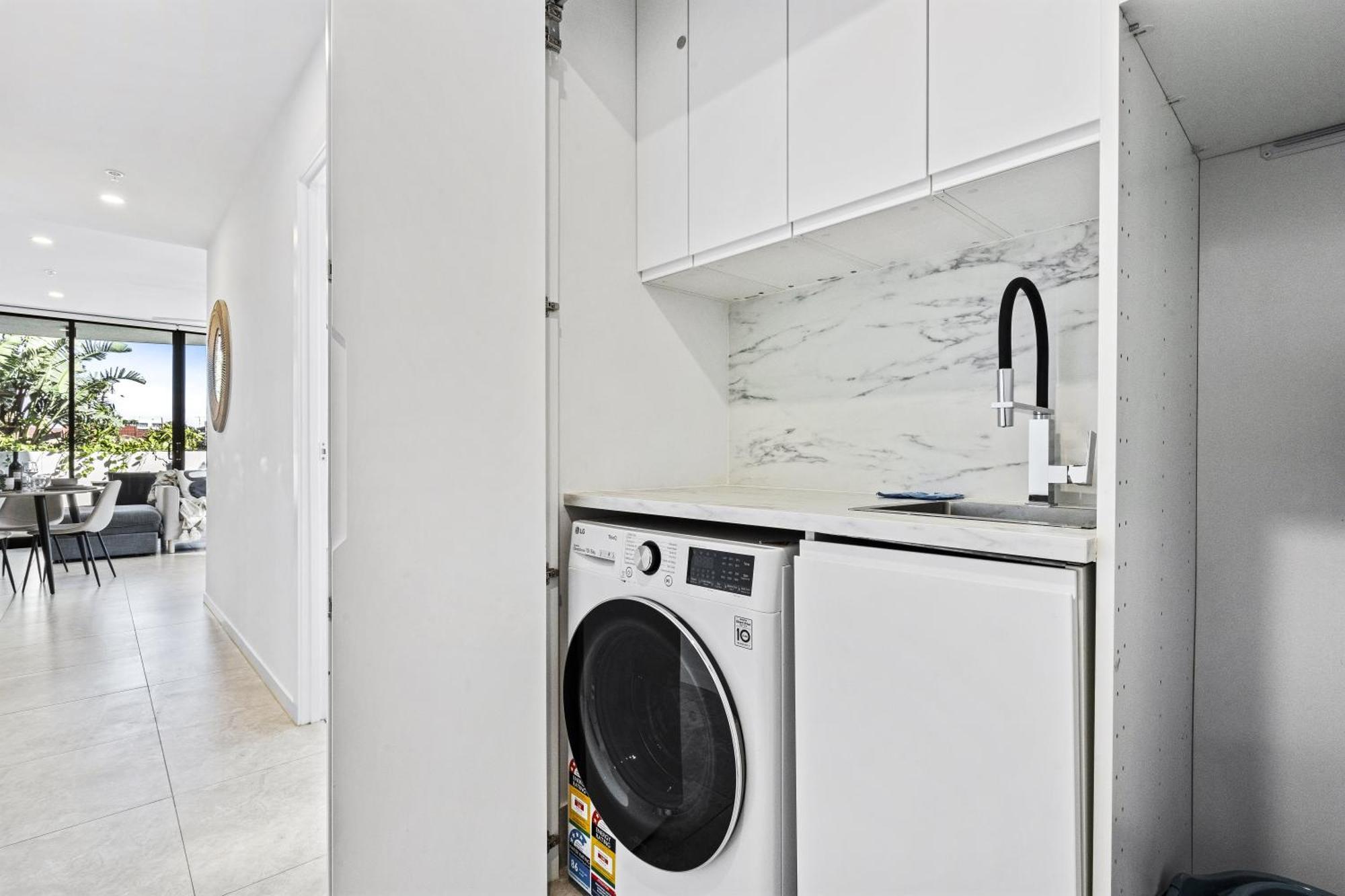 Modern 2-bedroom Private On Floor In Broadbeach * Gold Coast