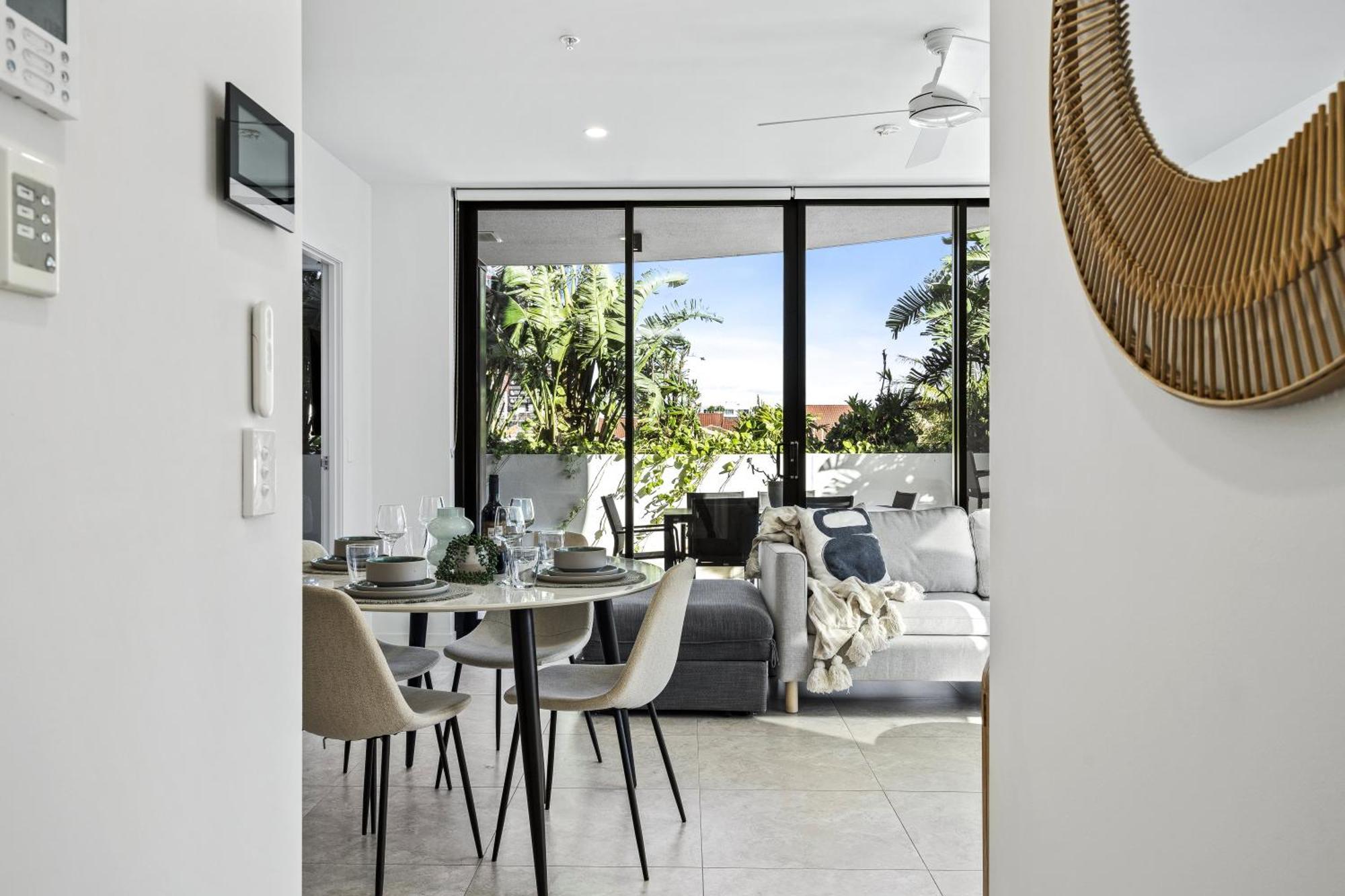 Apartment Modern 2-bedroom Private On Floor In Broadbeach