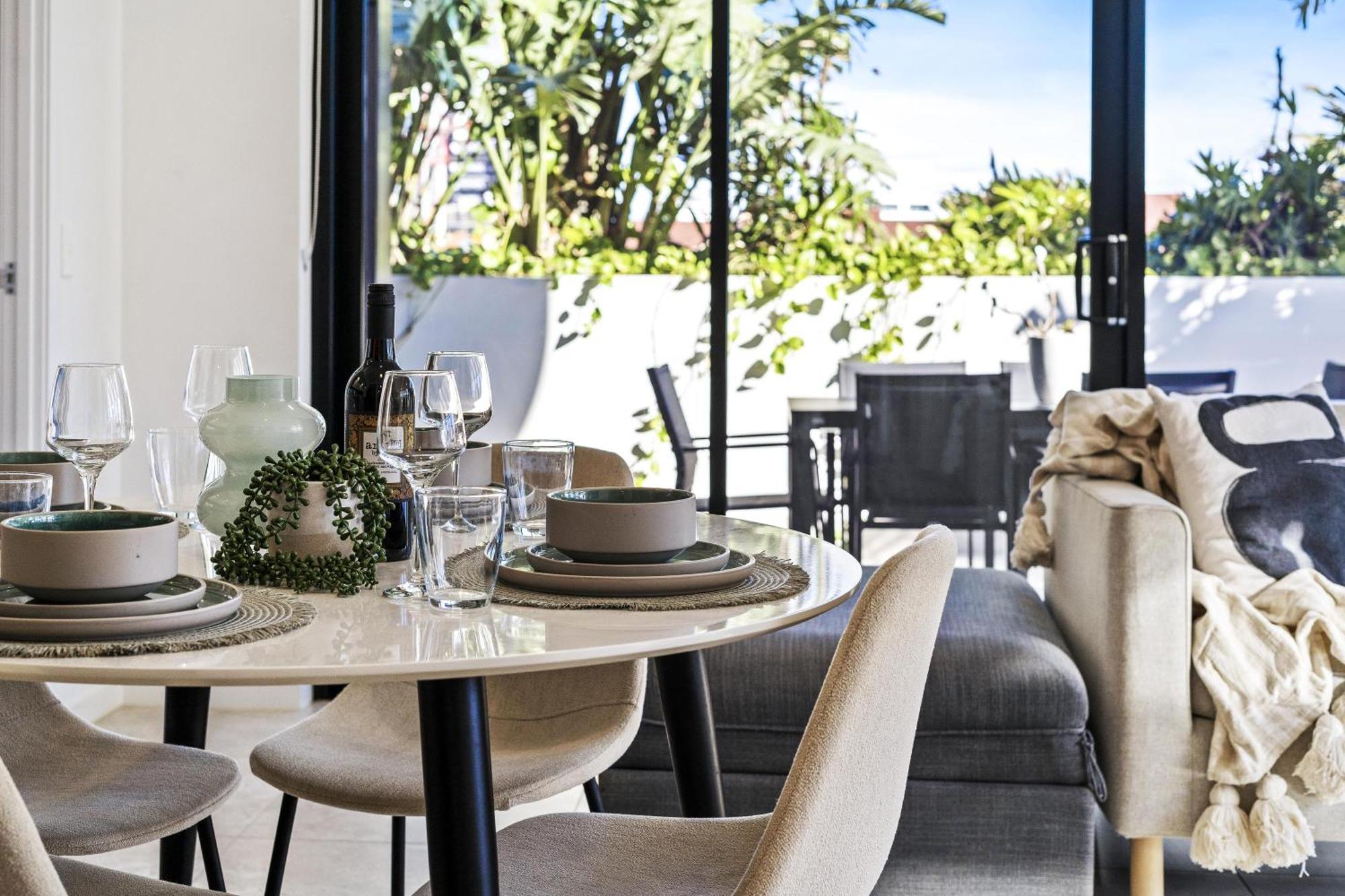 Apartment Modern 2-bedroom Private On Floor In Broadbeach Gold Coast
