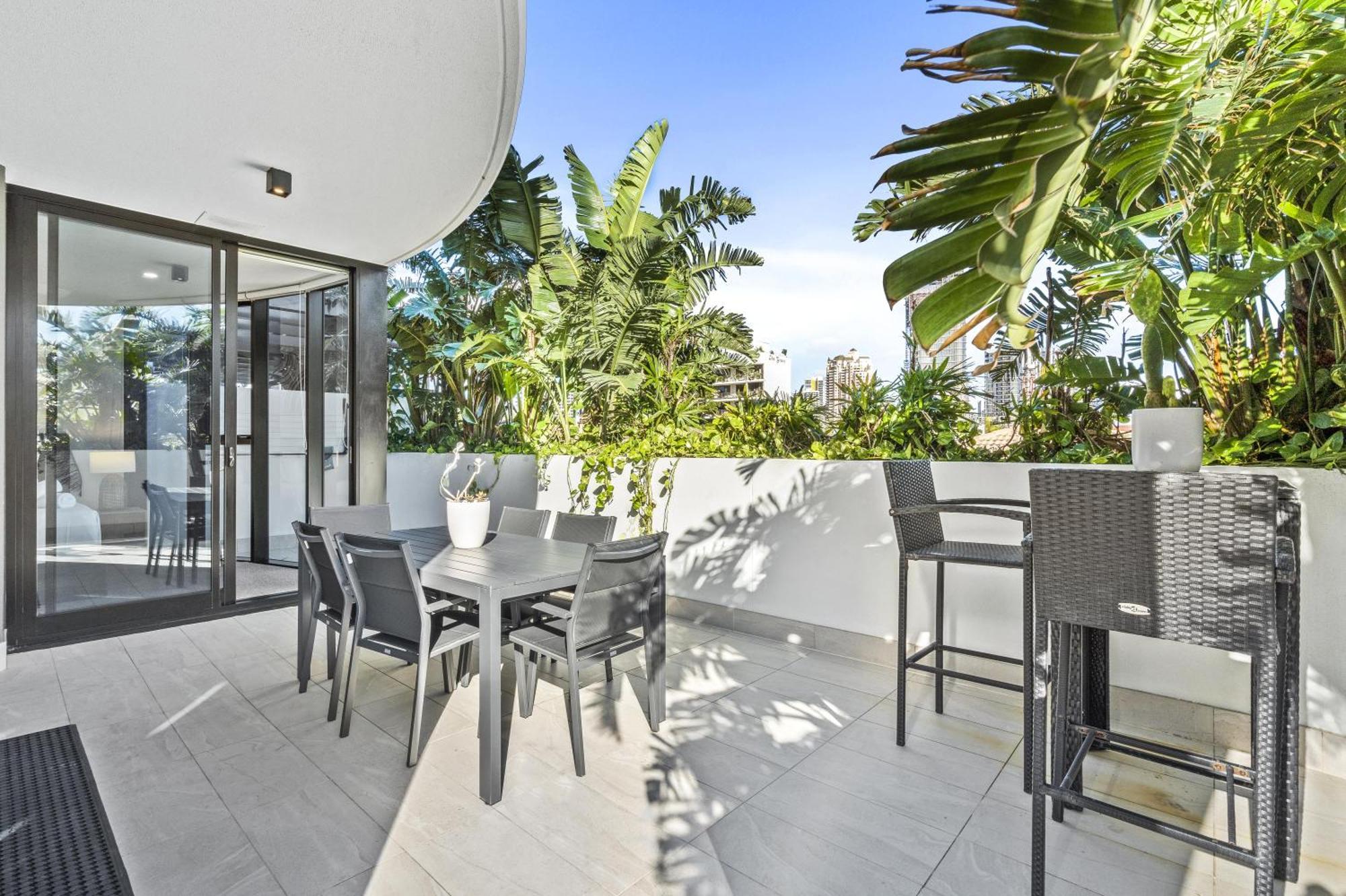 Modern 2-bedroom Private On Floor In Broadbeach * Gold Coast
