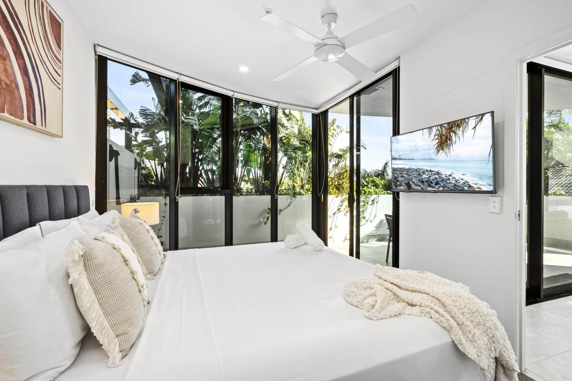 Apartment Modern 2-bedroom Private On Floor In Broadbeach Gold Coast