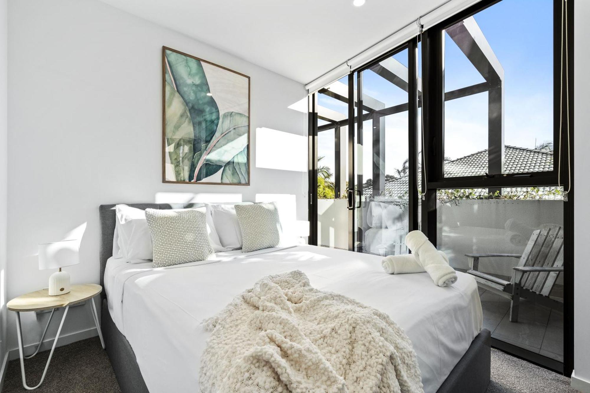 Modern 2-bedroom Private On Floor In Broadbeach *