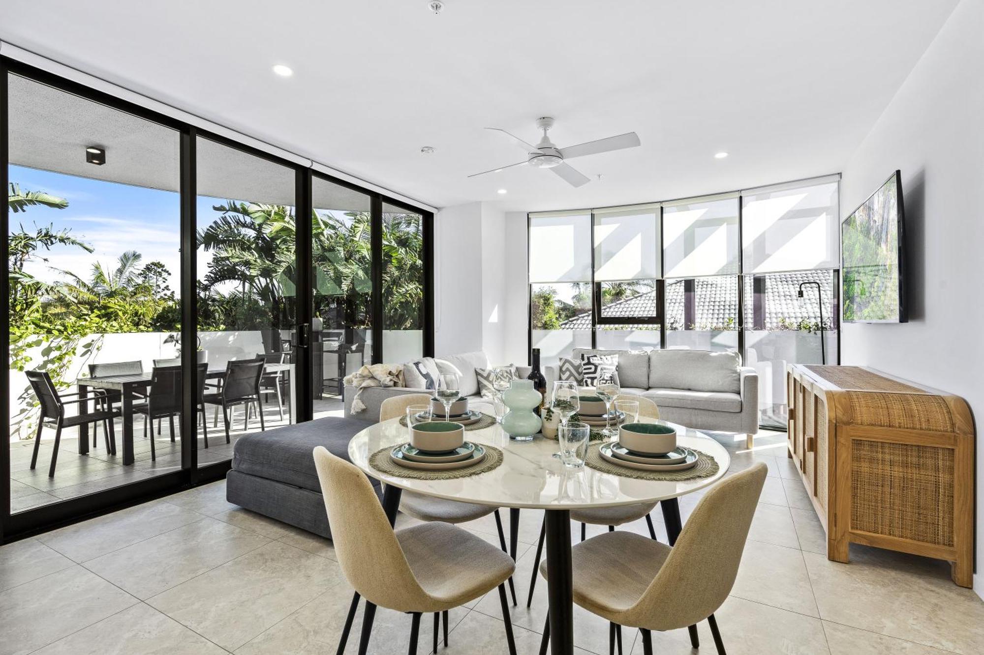 Modern 2-bedroom Private On Floor In Broadbeach * Gold Coast