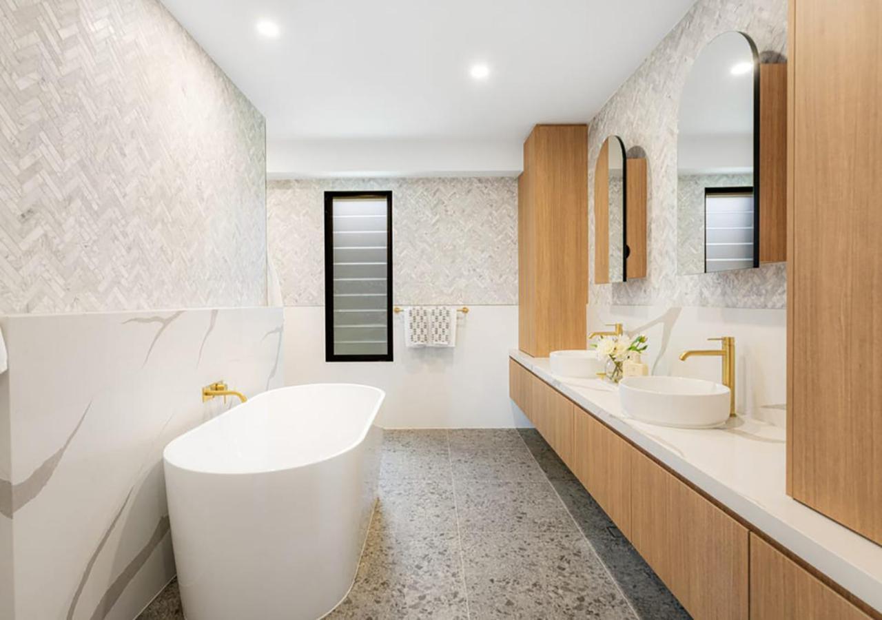Villa Brand New Modern 8 Bedroom In City Centre - Heated Modern Infinity Pool Gold Coast