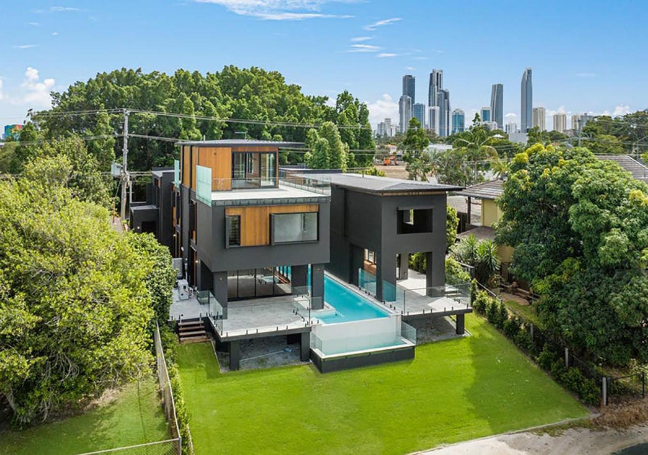Villa Brand New Modern 8 Bedroom In City Centre - Heated Modern Infinity Pool Gold Coast