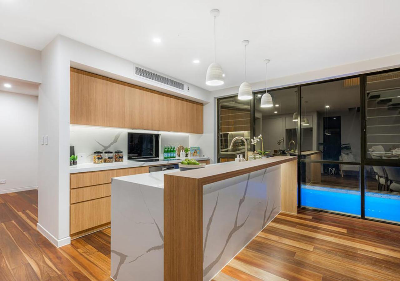 Villa Brand New Modern 8 Bedroom In City Centre - Heated Modern Infinity Pool *