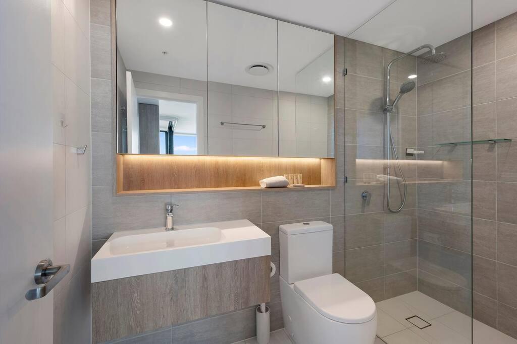 Million Dollar Ocean View Free Car Park 3br In Broadbeach, Australia Apartment *