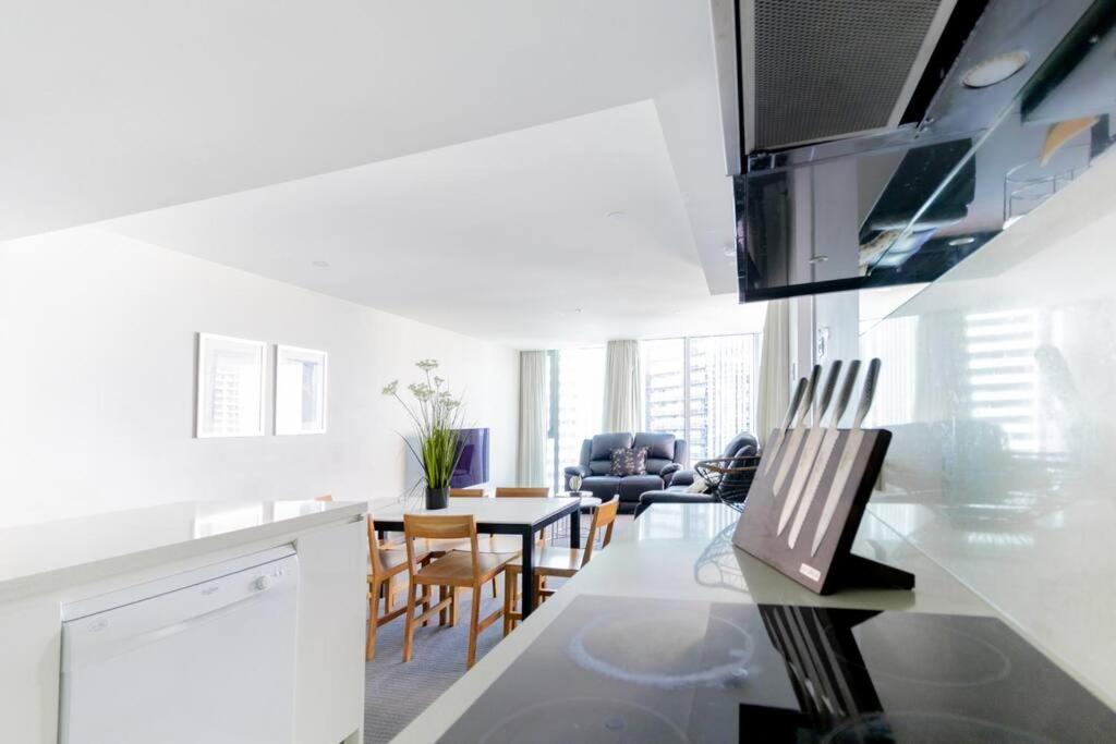 Panoramic Views At Orchid Avenue Apartment Gold Coast