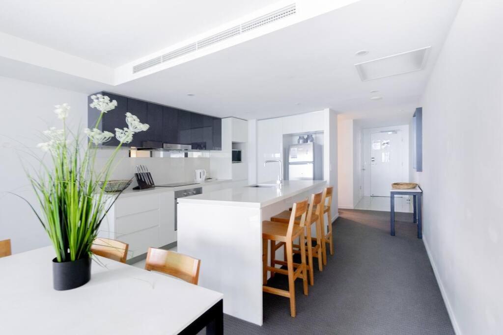 Panoramic Views At Orchid Avenue Apartment