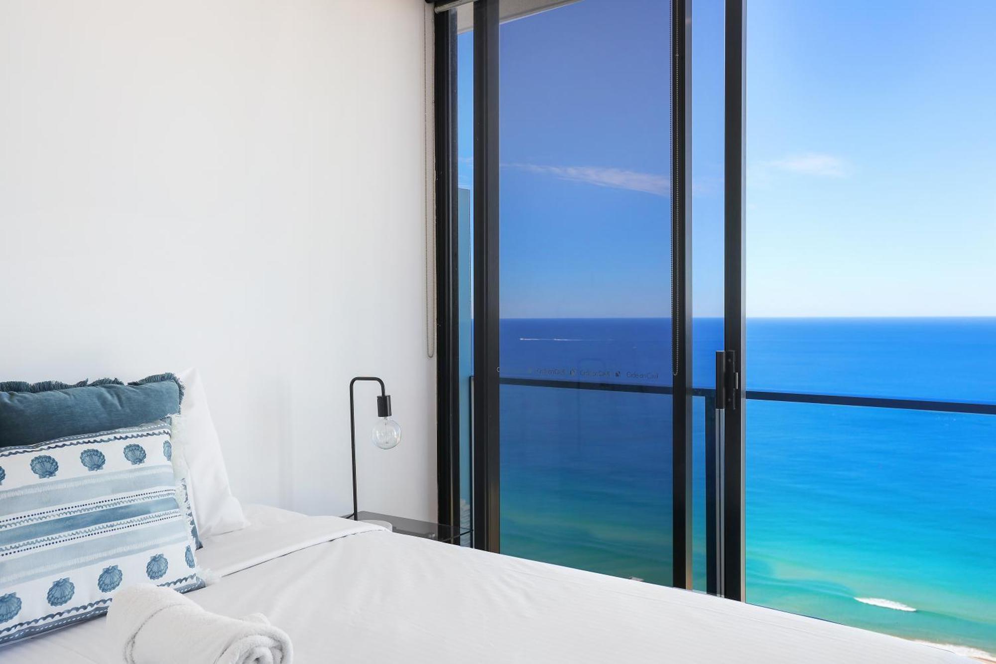 Circle On Cavill 60fl 3 Brm With Amazing View! Gold Coast