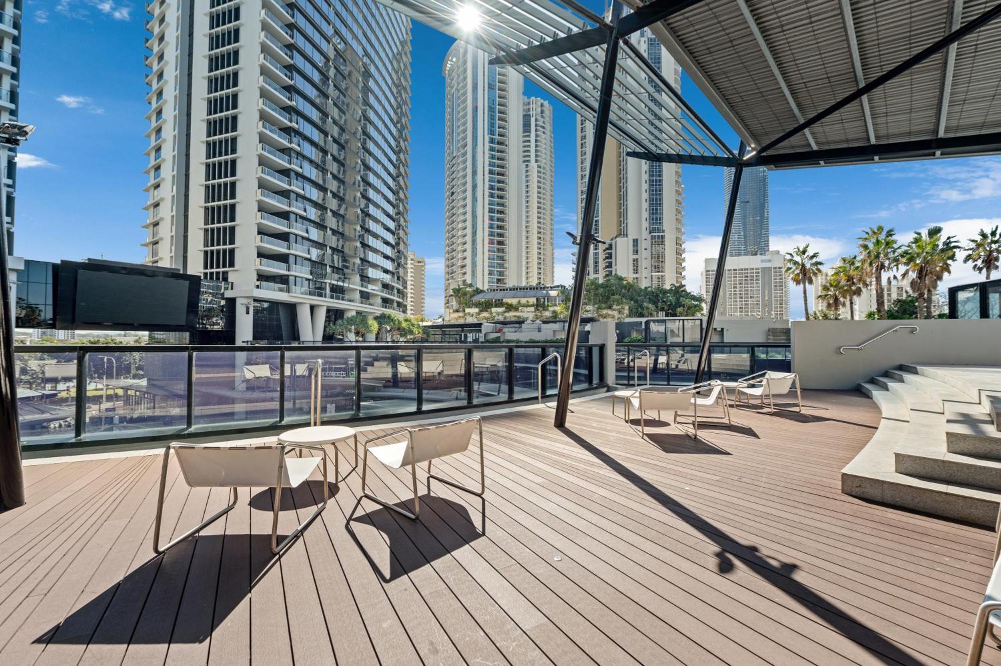 Circle On Cavill 60fl 3 Brm With Amazing View! Apartment *