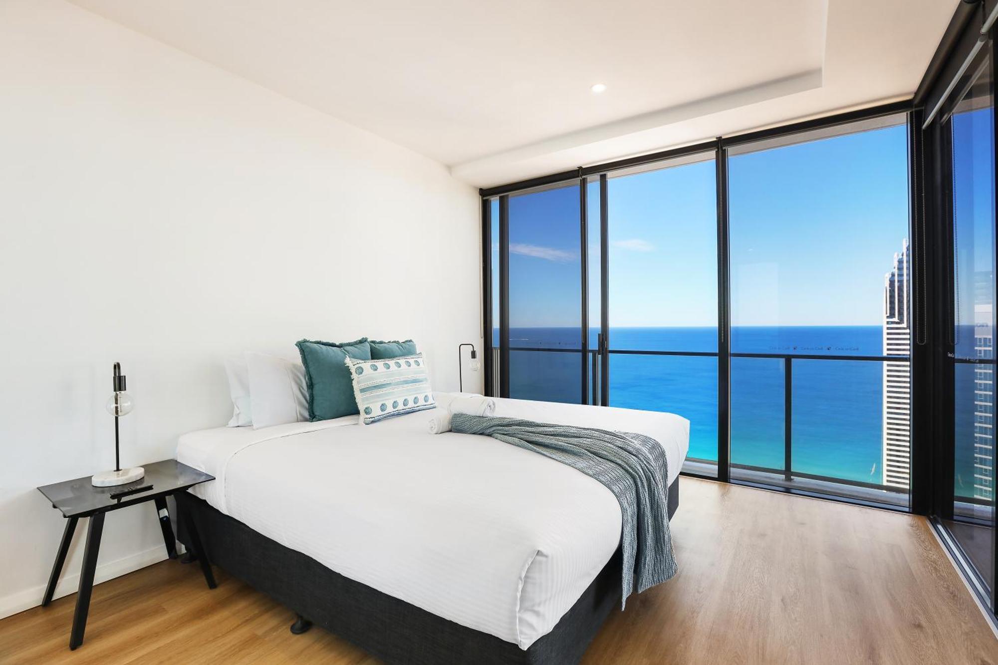 Circle On Cavill 60fl 3 Brm With Amazing View! Gold Coast