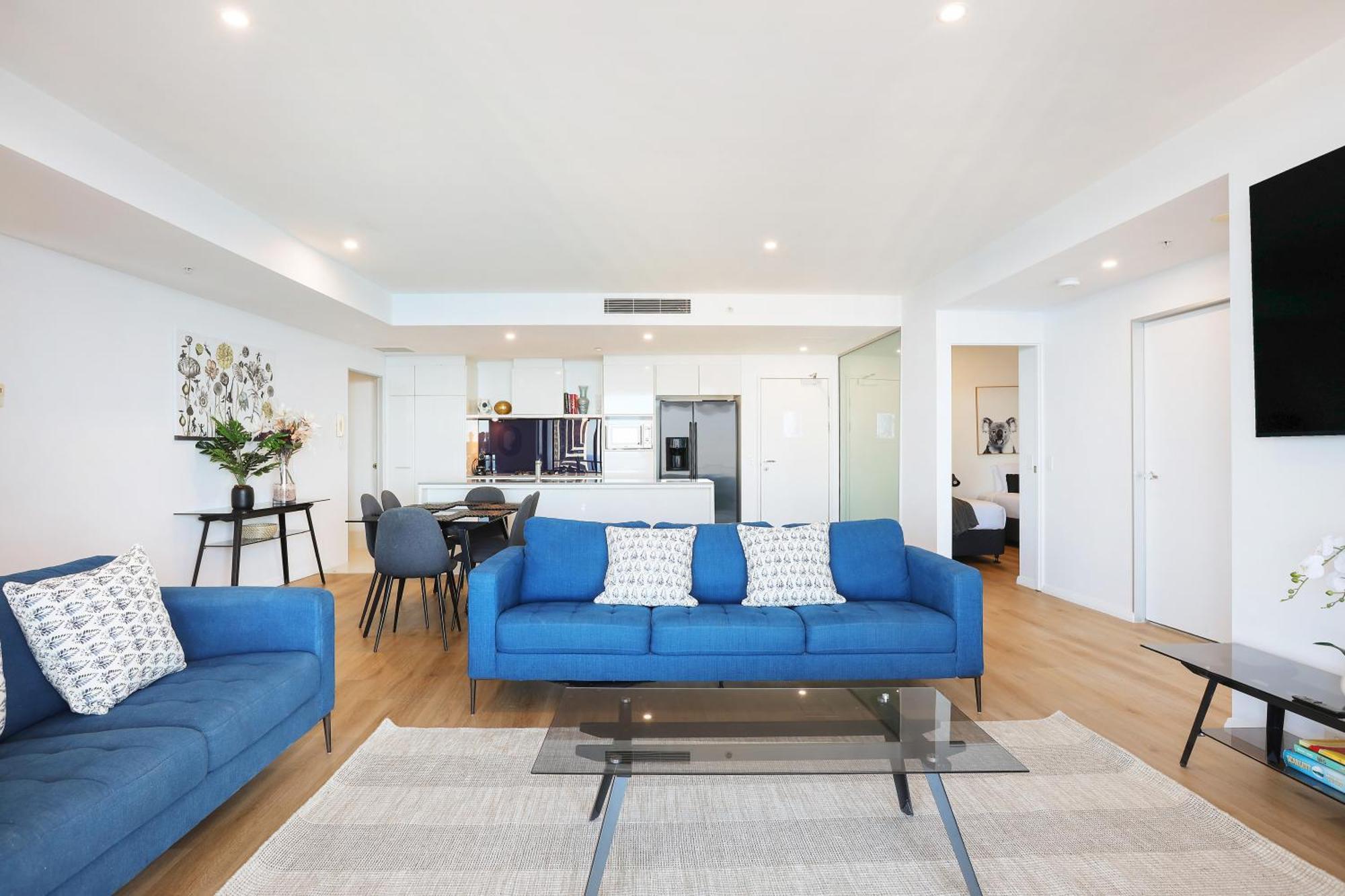 Apartment Circle On Cavill 60fl 3 Brm With Amazing View!