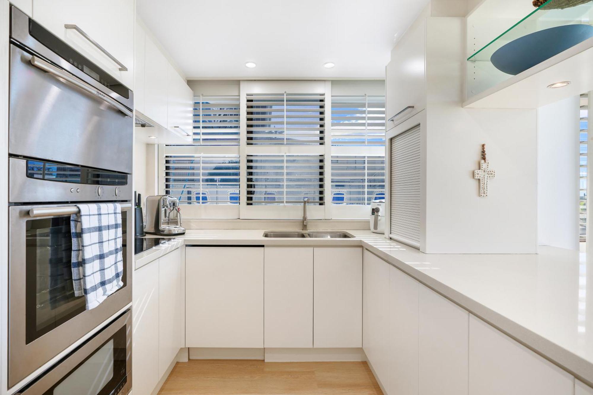 Front Oasis With Private Courtyard Gold Coast