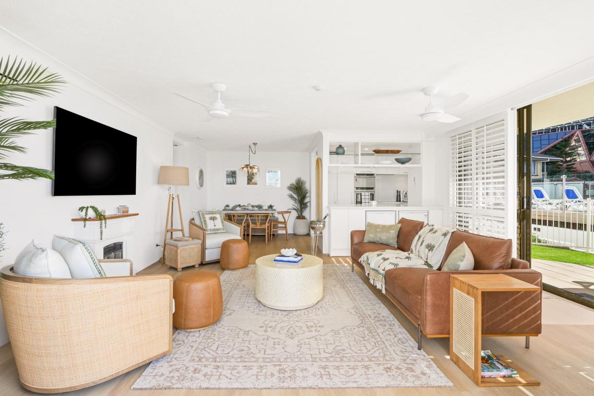 Front Oasis With Private Courtyard Apartment