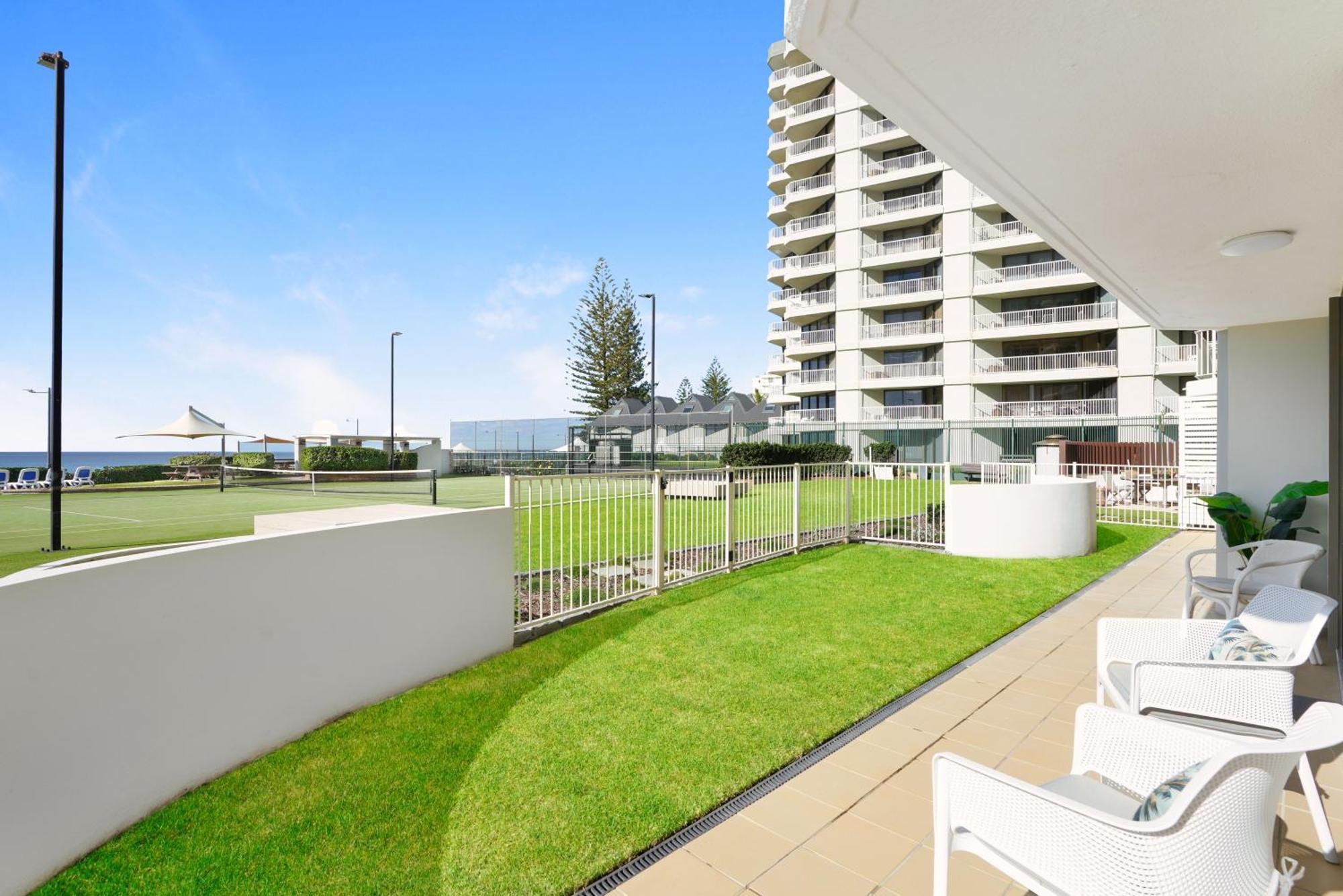 Apartment Front Oasis With Private Courtyard *