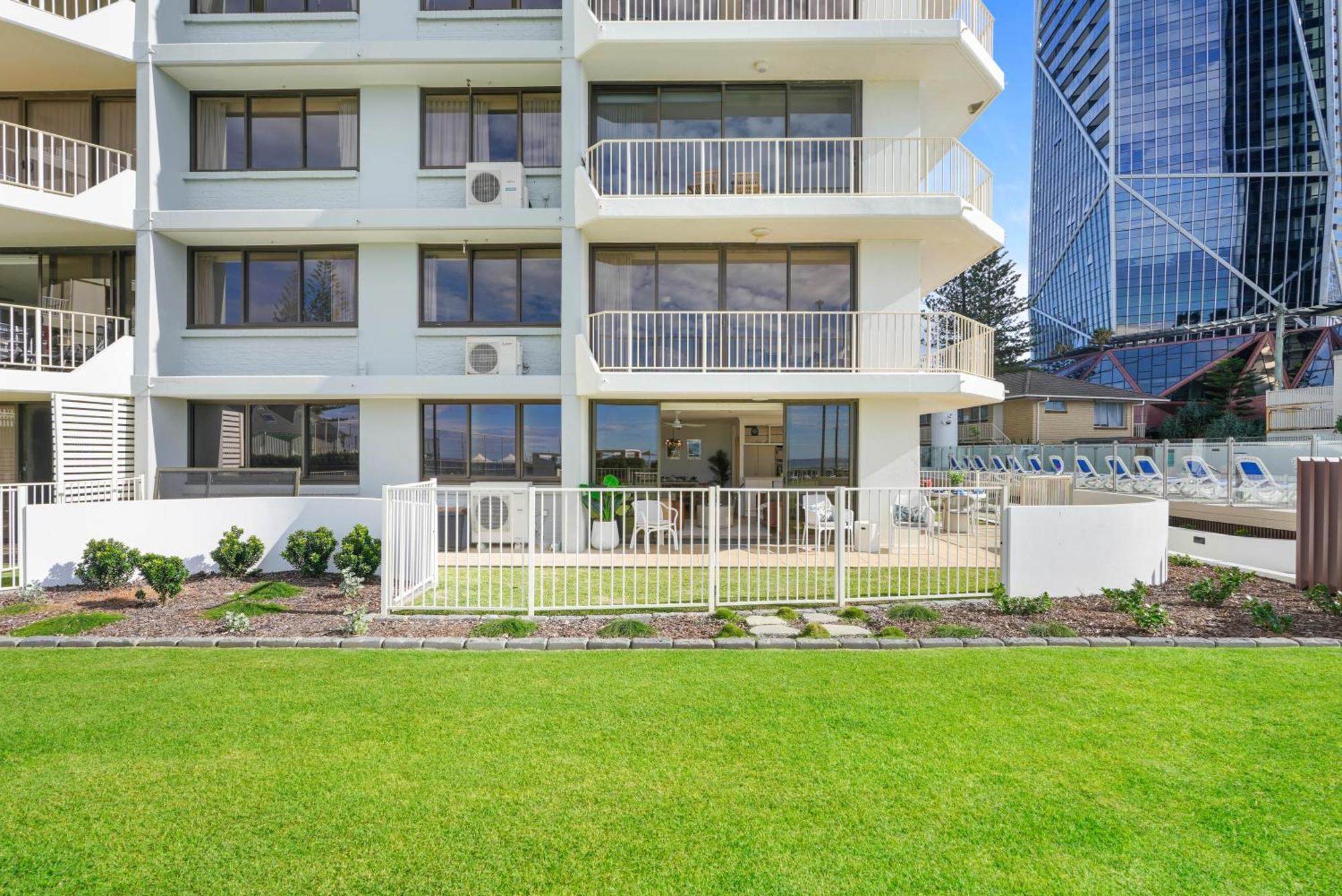 Front Oasis With Private Courtyard * Gold Coast