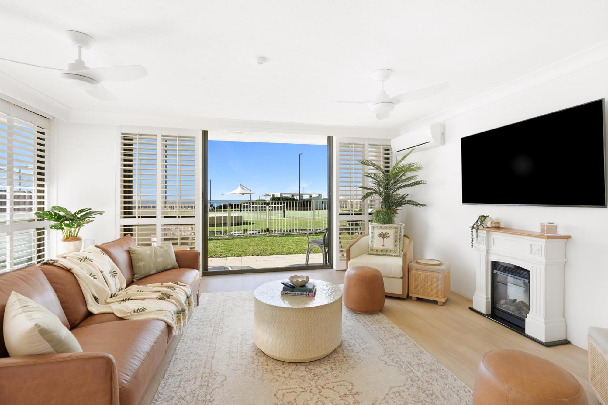 Apartment Front Oasis With Private Courtyard *
