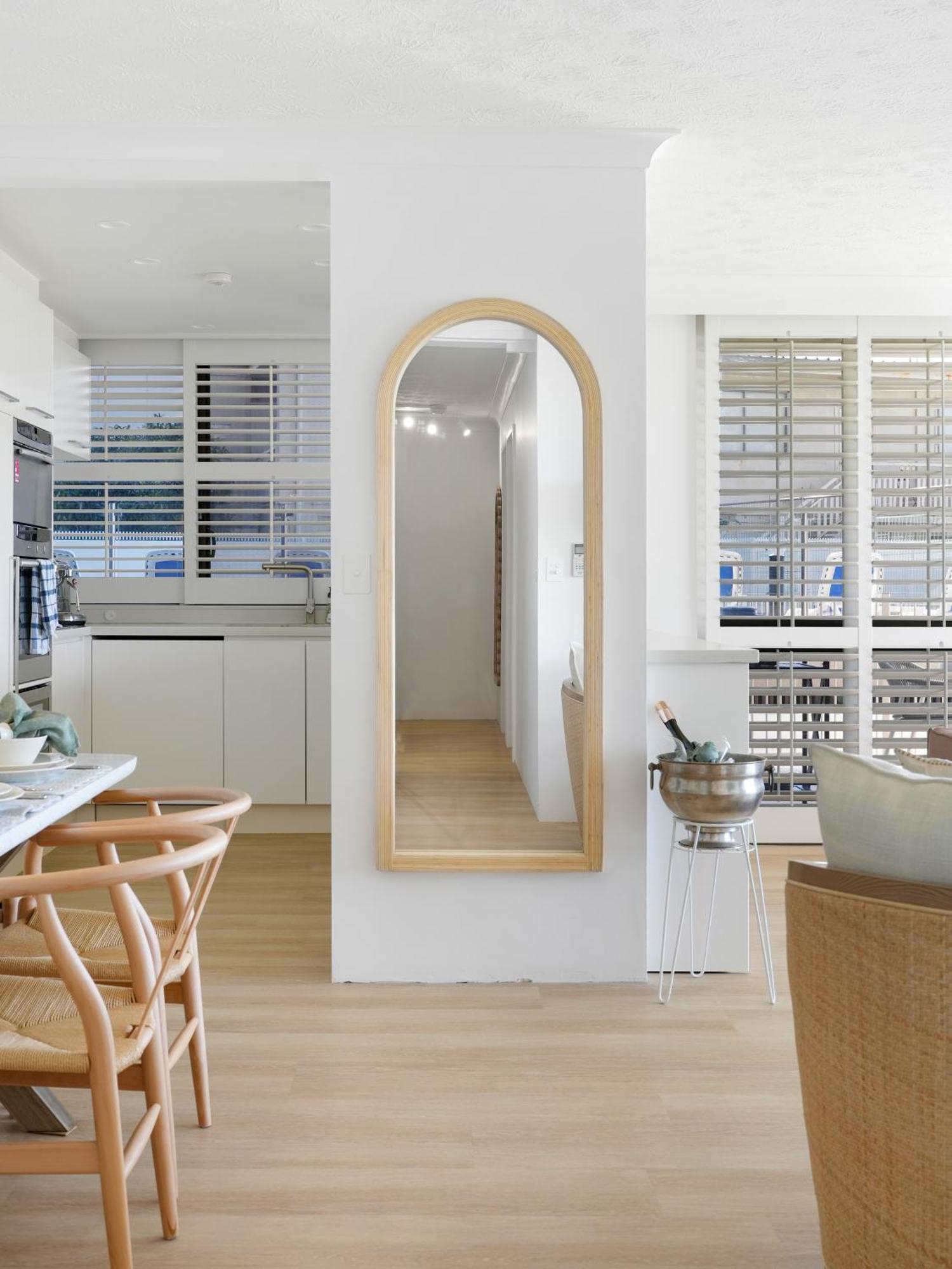 Front Oasis With Private Courtyard Gold Coast