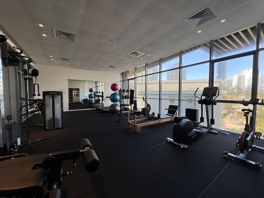 Broadbeach Luxury Seaview 2br