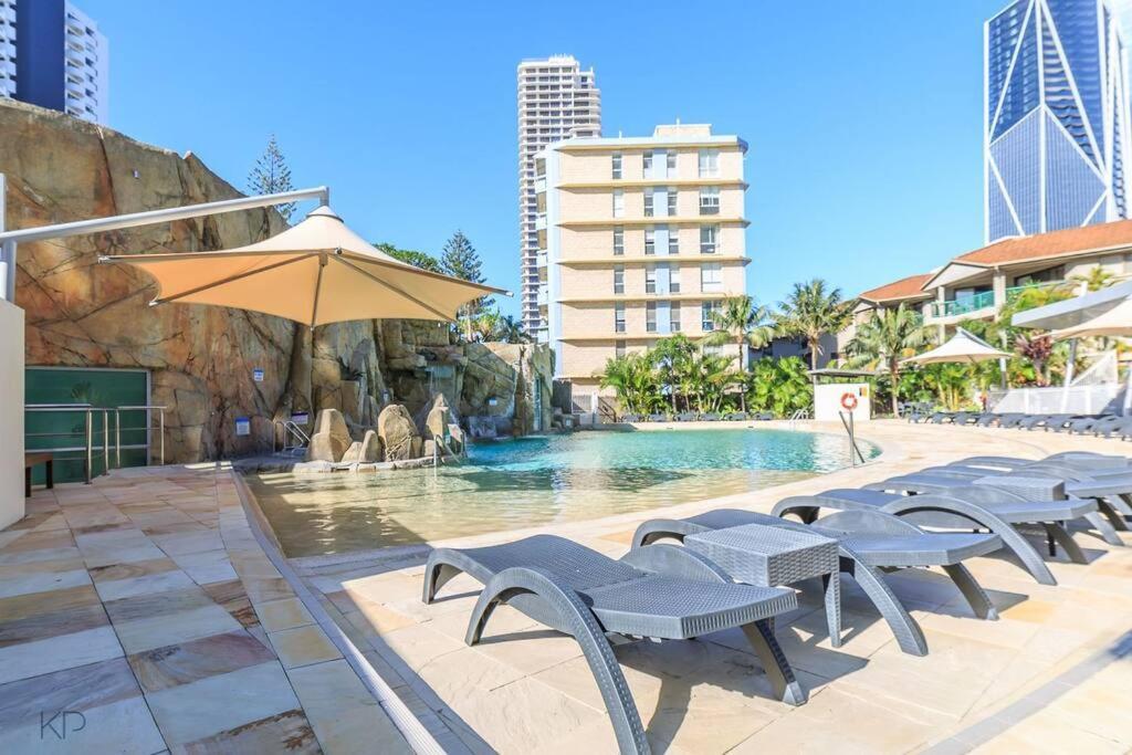 Apartment River And Hinterland Views From Wings Gold Coast