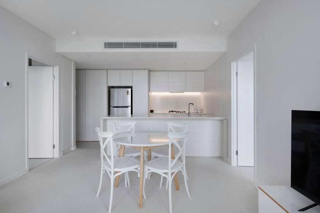 Broadbeach Luxury Seaview 2br Apartment