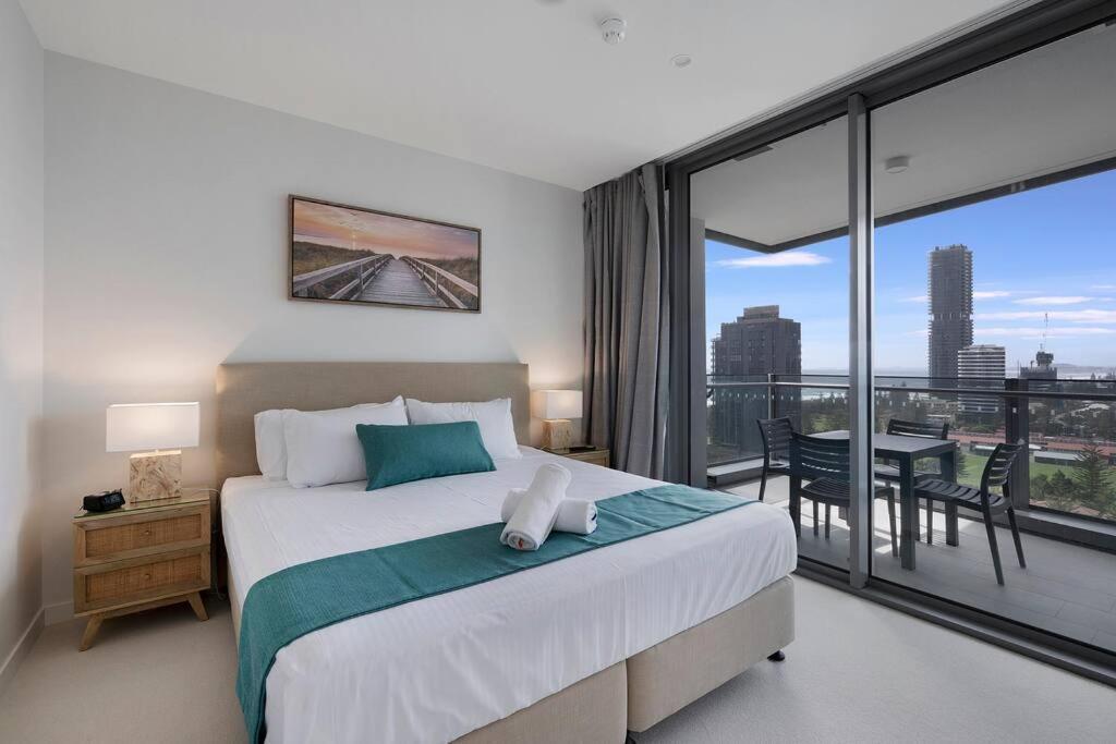 Broadbeach Luxury Seaview 2br *