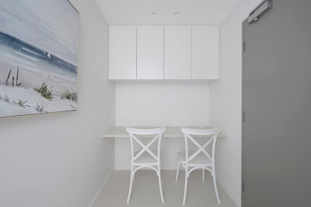 Broadbeach Luxury Seaview 2br