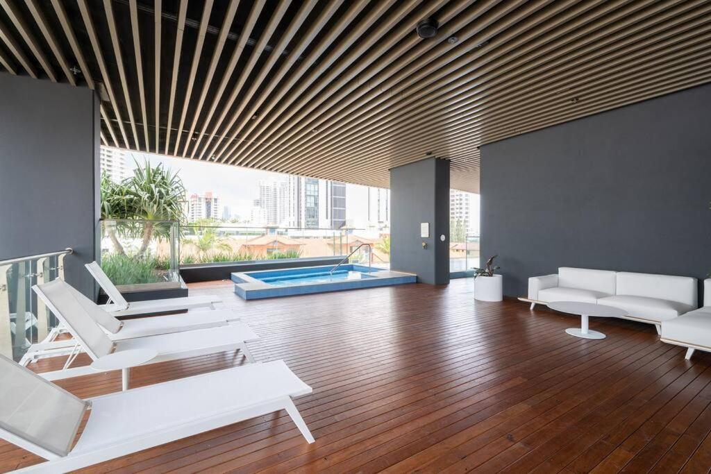 Broadbeach Luxury Seaview 2br Gold Coast