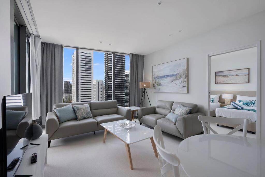 Broadbeach Luxury Seaview 2br * Gold Coast