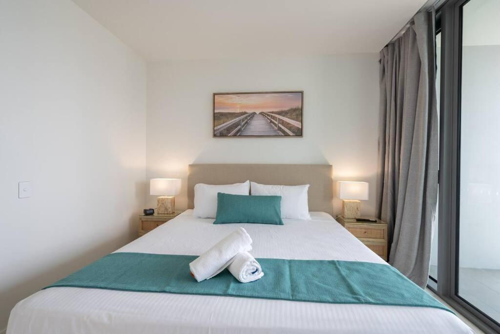 Broadbeach Luxury Seaview 2br Apartment