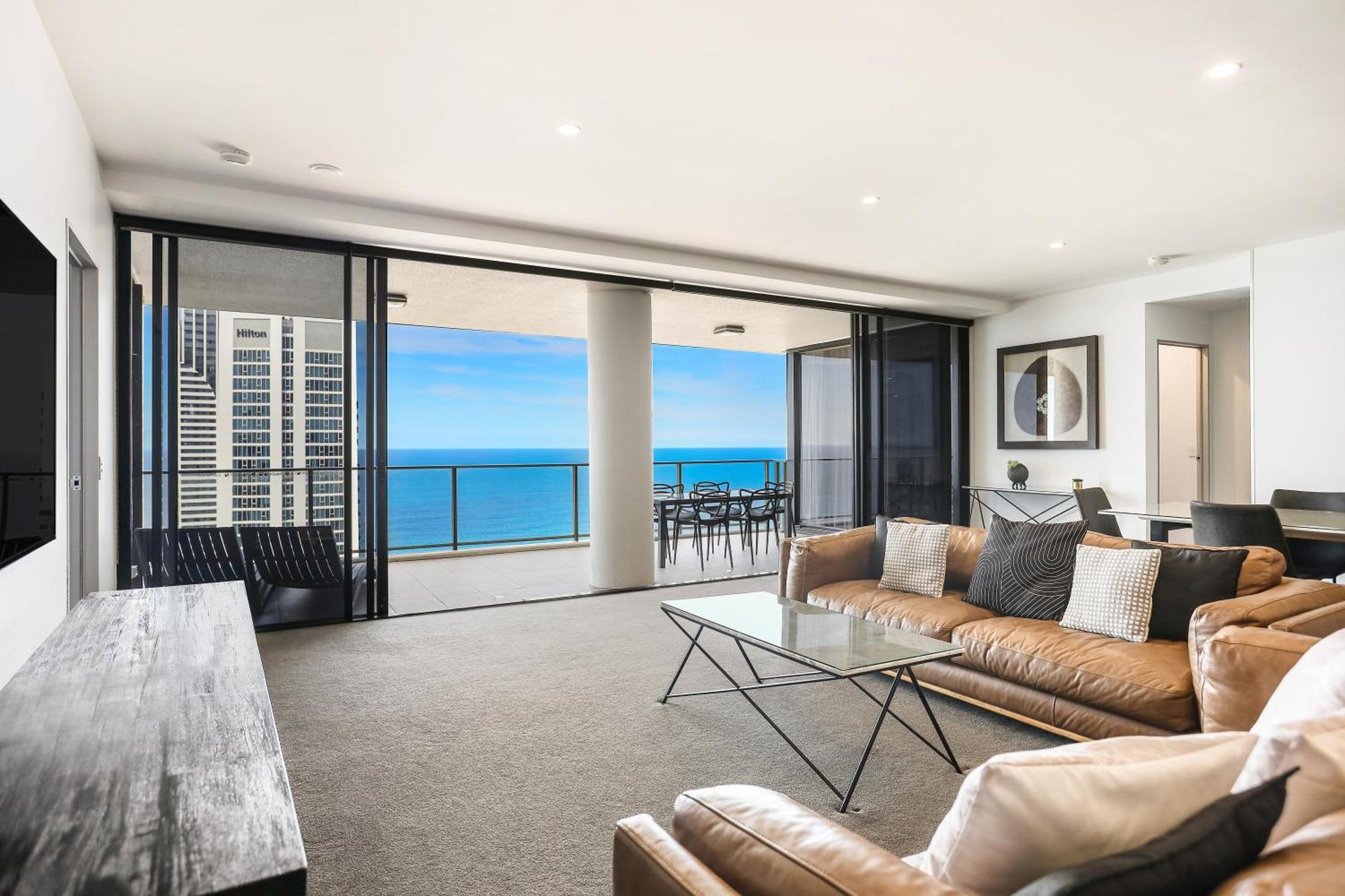 Apartment Circle On Cavill 2, 3, 4 & 5 Bedroom Skyhomes & Sub Penthouses By Holidays *