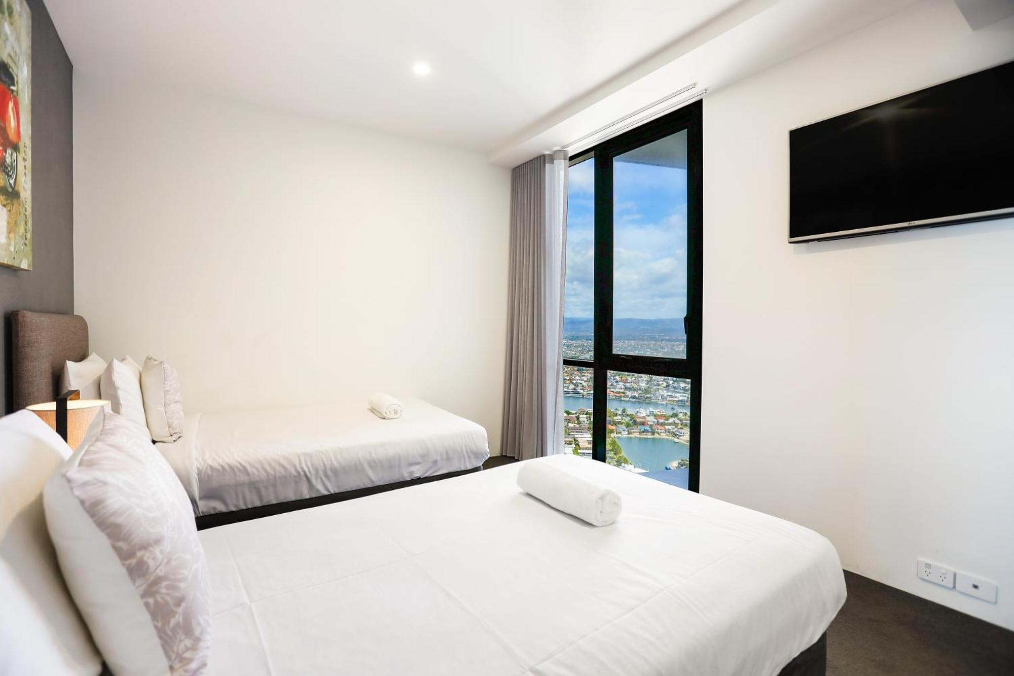 Circle On Cavill 2, 3, 4 & 5 Bedroom Skyhomes & Sub Penthouses By Holidays * Gold Coast
