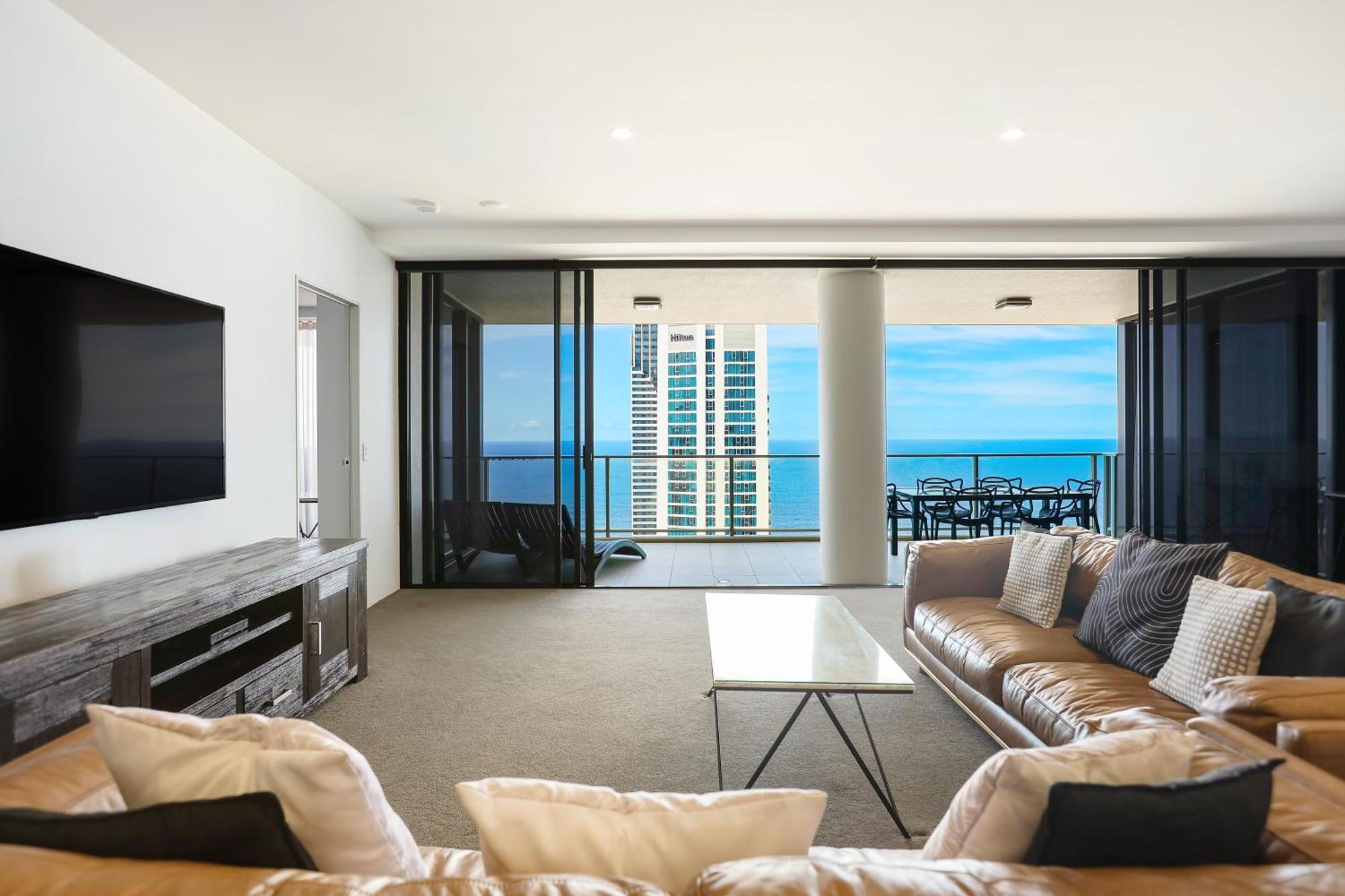 Apartment Circle On Cavill 2, 3, 4 & 5 Bedroom Skyhomes & Sub Penthouses By Holidays Gold Coast