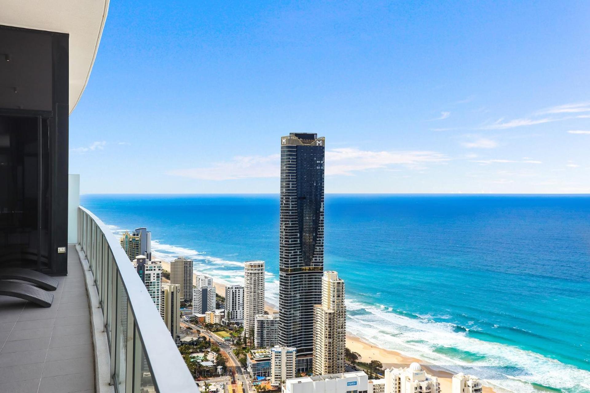 Apartment Circle On Cavill 2, 3, 4 & 5 Bedroom Skyhomes & Sub Penthouses By Holidays