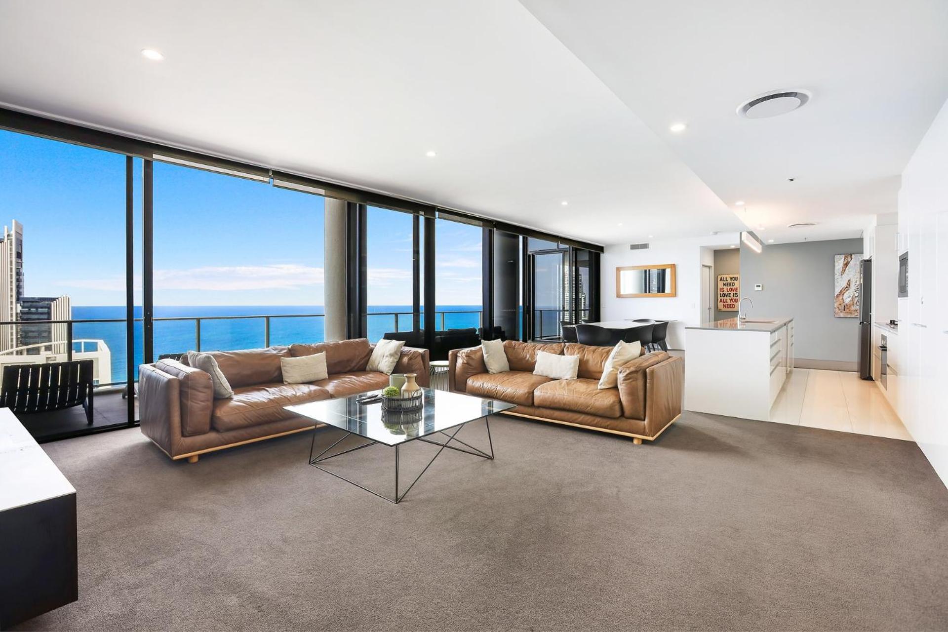 Apartment Circle On Cavill 2, 3, 4 & 5 Bedroom Skyhomes & Sub Penthouses By Holidays *